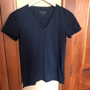 Everlane 100% cotton navy v-neck shirt